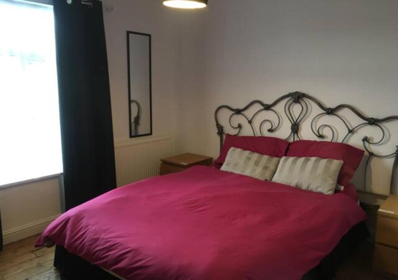 4 Bedroom House For Corporate Stays In كيترينج المظهر الخارجي الصورة